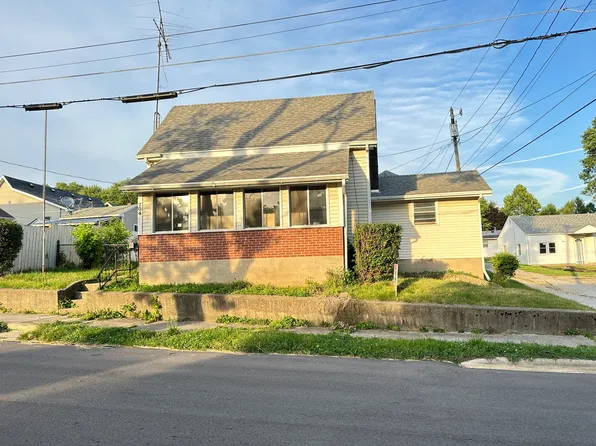 704 John St, Crawfordsville, IN 47933