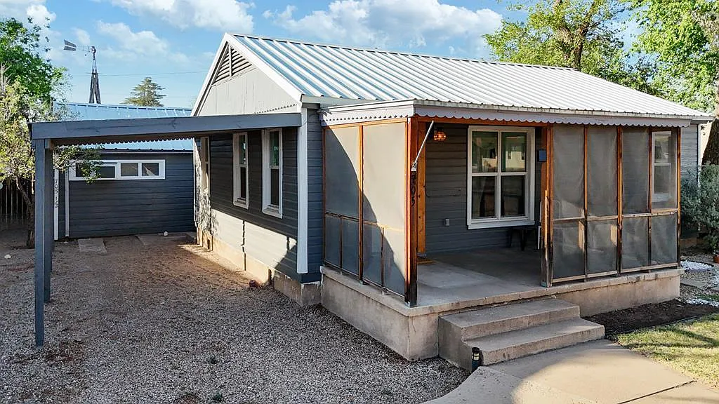 2 bed, 1.0 bath, 794 sqft, $1,100 — Photo 1