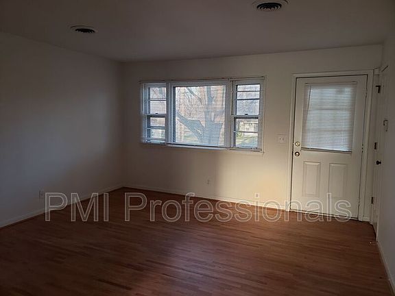 2nd image of 100 Crosslin Cir