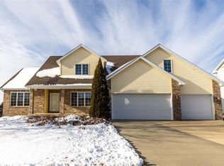 4201 Knoll Ridge Dr, Cedar Falls, IA 50613