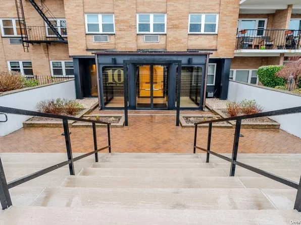 10 Lenox Road #1-E, Rockville Centre, NY 11570