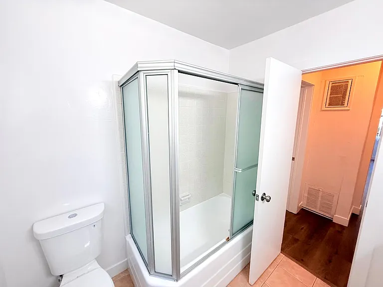 853 W Beach Avenue — Photo 14