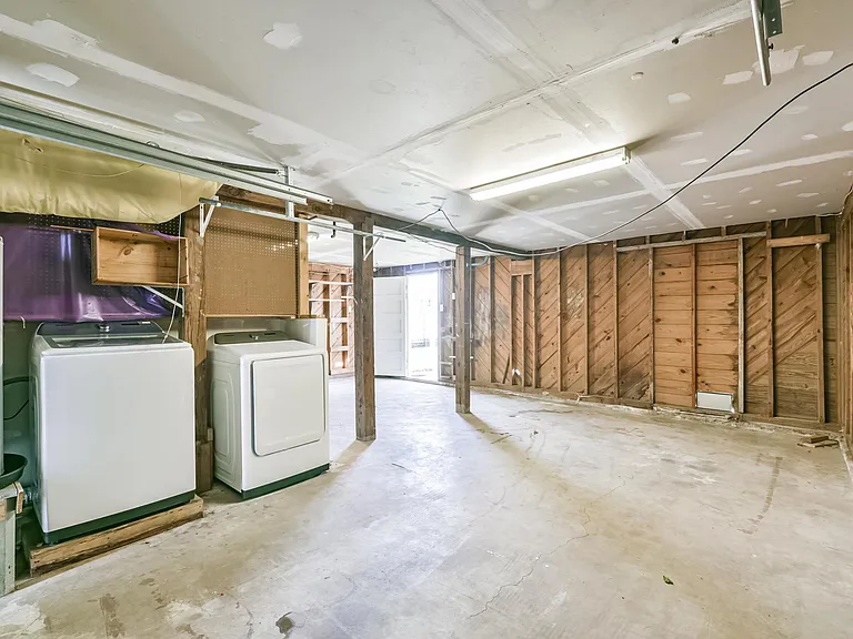 4518 Avenue P — Photo 30