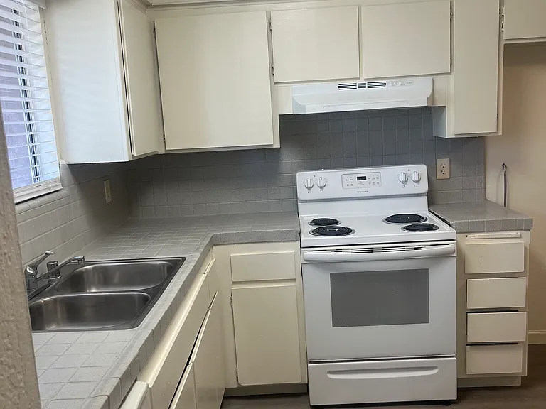 3355 W Indianapolis Ave — Photo 6