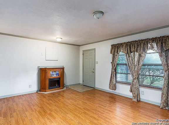 4th image of 210 Radiance Ave