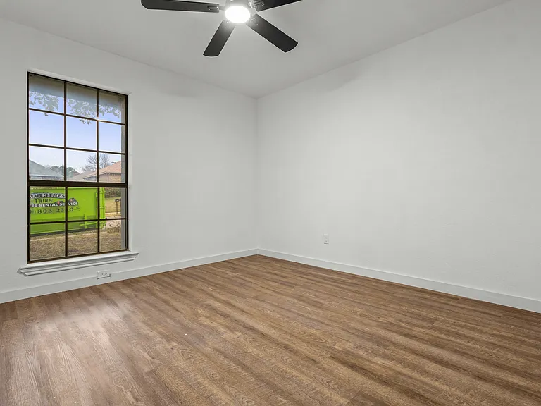 1503 Bellflower Dr — Photo 12