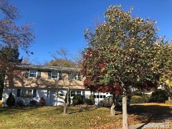 3 Donald Drive, Old Bethpage, NY 11804