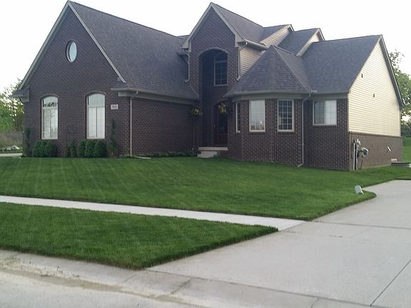 2nd image of 860 Woodside Dr