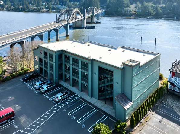 1220 Bay St #103, Florence, OR 97439