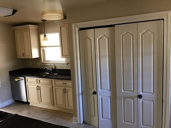 4th image of 5011 Coronado Dr