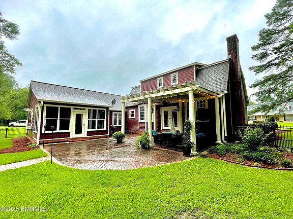 3rd image of 105 Parker Dr