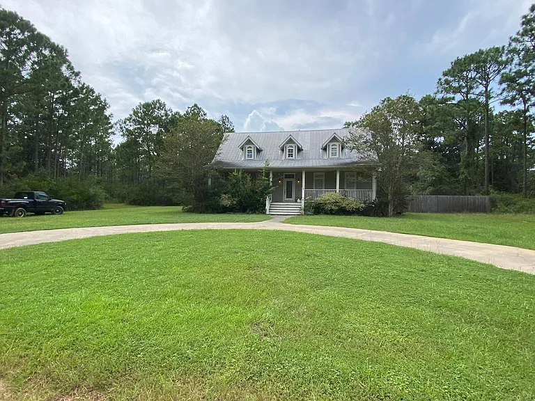 Front driveway and yard, 42 Delano