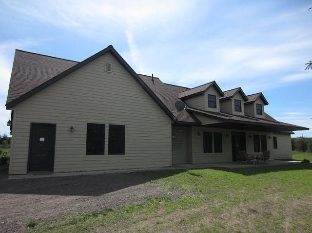 Informal dining and entry way.