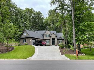 8308 Alta Vista Dr, Pinckney, MI 48169