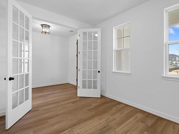 17602 Tulip Willow Way Interior Image 4