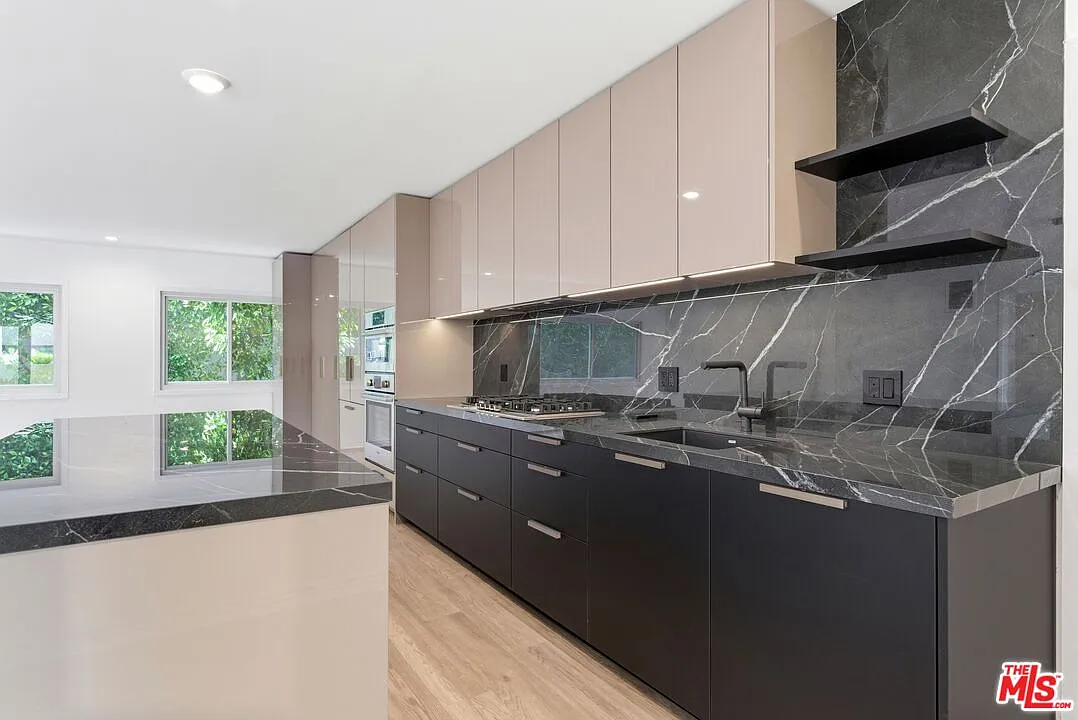 2 bed, 2.0 bath, 1085 sqft, $3,900 — Photo 1