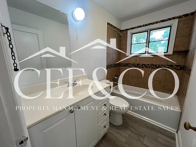 156 Overbrook Cir — Photo 1