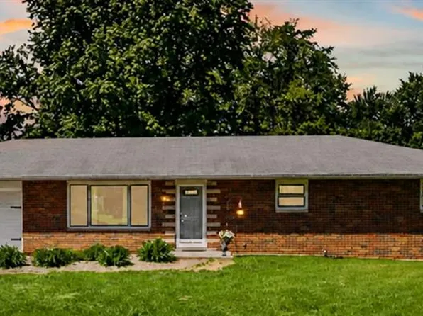 803 Valley Dr, Maryville, IL 62062