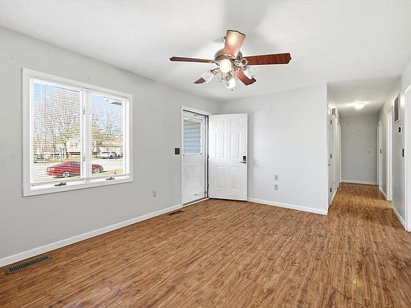 5th image of 13 Kingston Ct