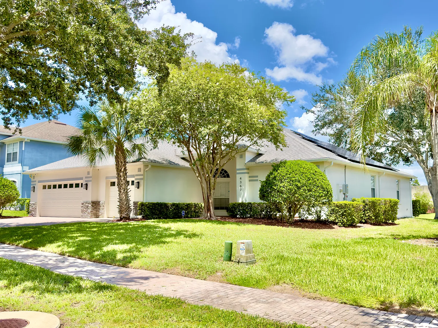 4 bed, 2564 sqft, $3,850 — Photo 2