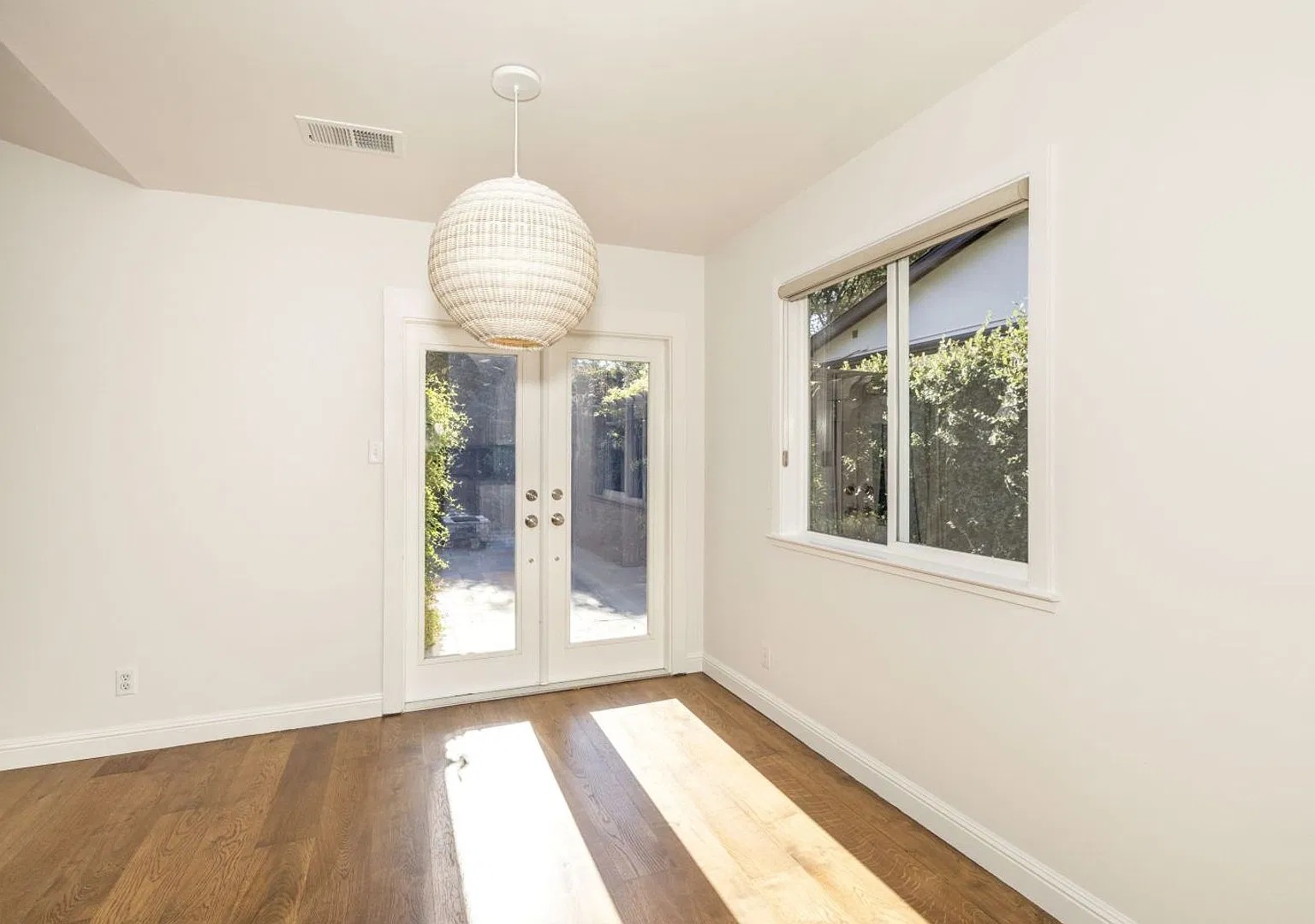 Wonderfully Updated 3 Bed, 2 Bath Home in the Willows — Photo 4
