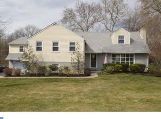 1270 W Valley Rd, Wayne, PA 19087