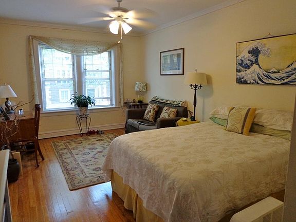 2nd image of 7300 N Greenview Ave #1