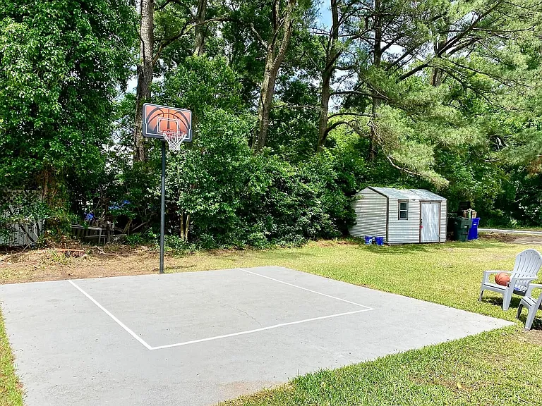 7147 Midfield St — Photo 3
