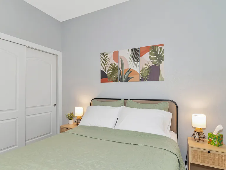 Bedroom #3. Queen Bed.