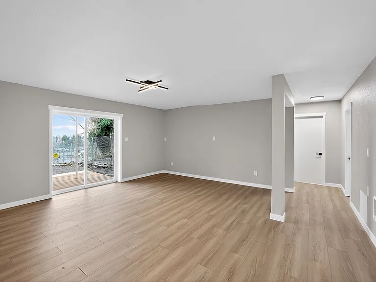 2404 Bloyd St — Photo 13