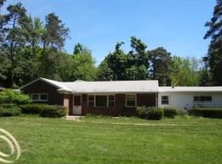 5810 N Adams Rd, Troy, MI 48098