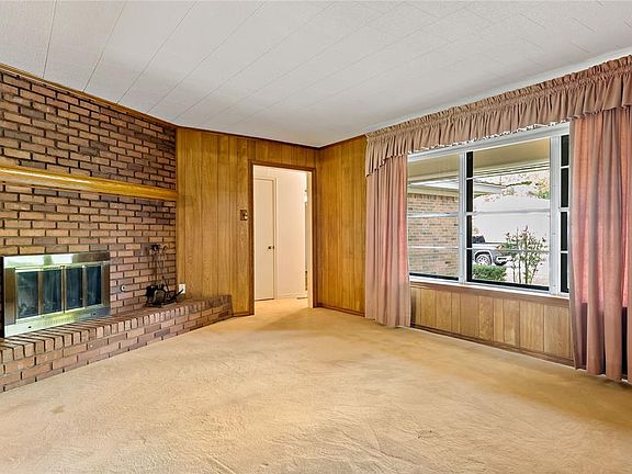 3rd image of 3222 Pecan Ln