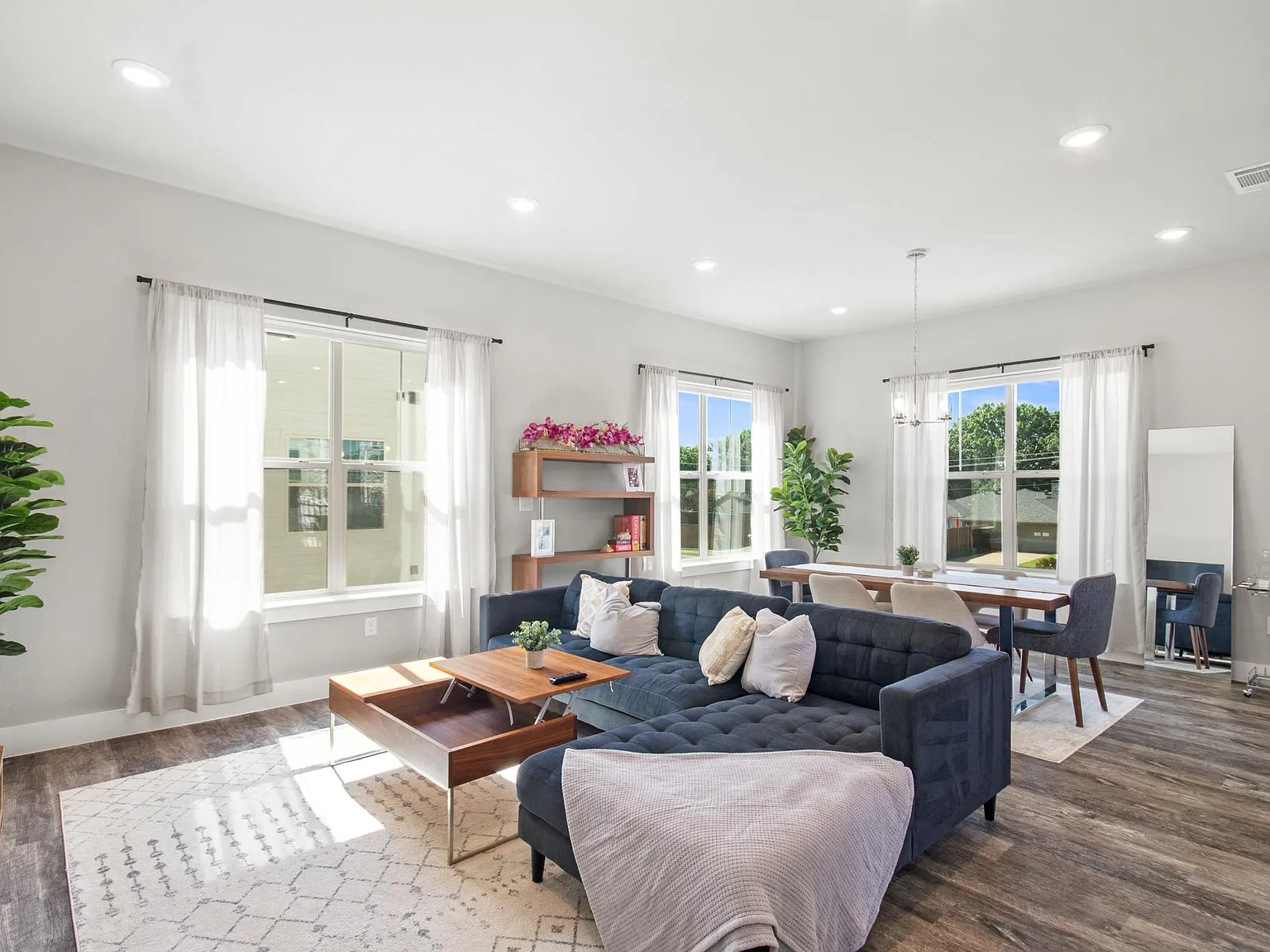 702 N Plano Rd — Photo 1
