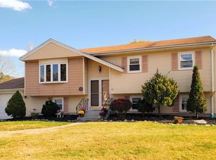 32 Sunnyside Dr, Warwick, RI 02889