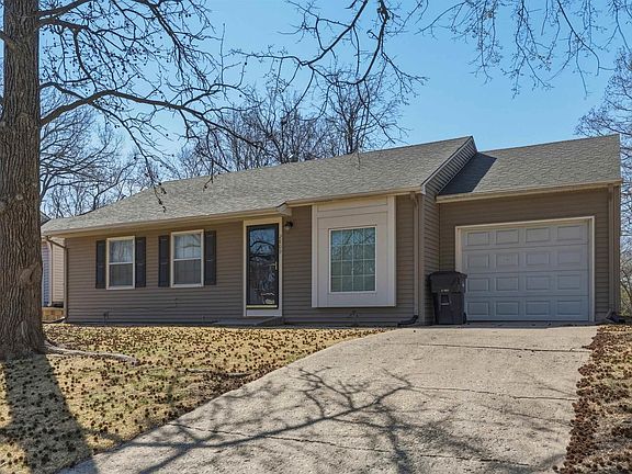 2nd image of 2809 SW Hillcrest Rd