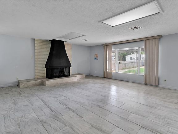 4th image of 1205 SW 49th St