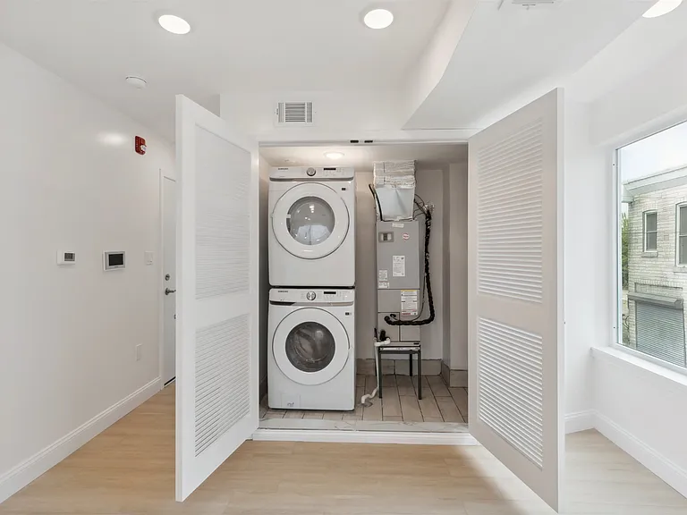 2118 W Oxford St #1 — Photo 5