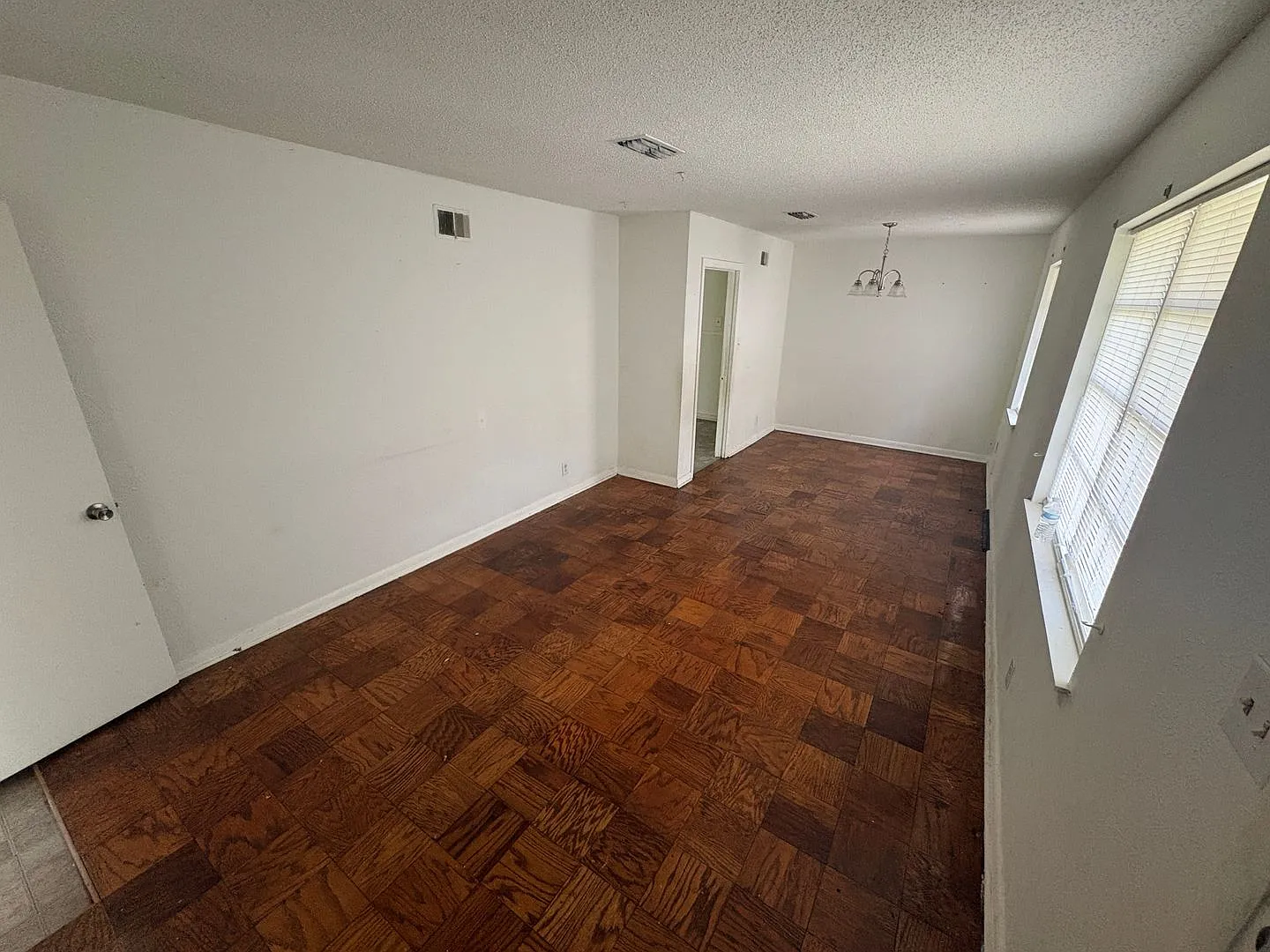 605 Seneca Trl — Photo 2