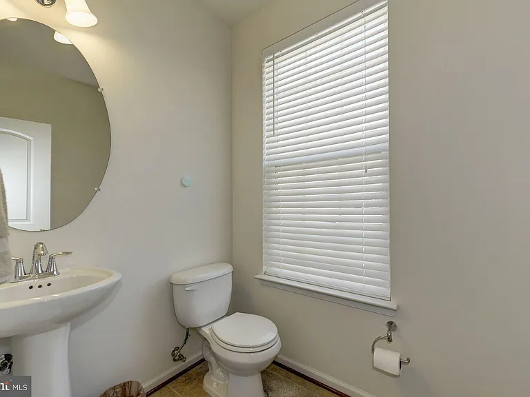 22677 Flowing Spring Sq — Photo 15