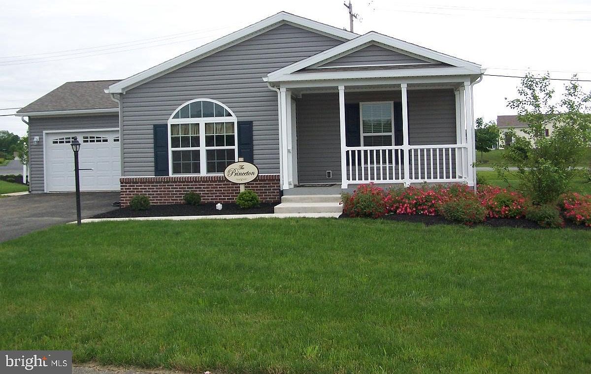 145 Eagles Watch S 145, Bechtelsville, PA 19505 MLS PABK2010904