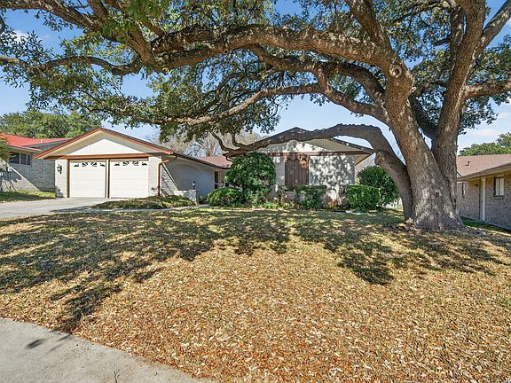 2nd image of 611 Amistad Blvd