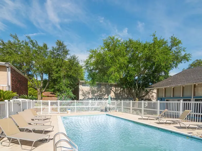 Gulf View Apartments — Photo 8