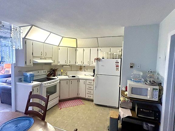 5th image of 2175 NE 56th Street #209