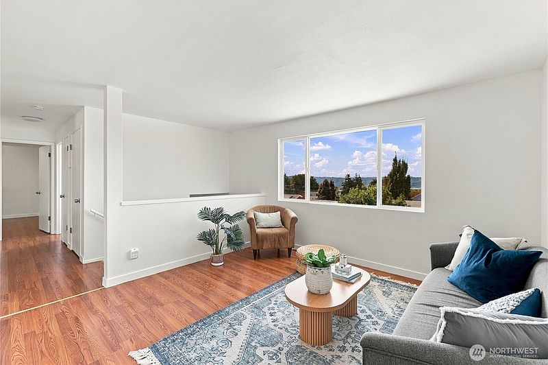 4th image of 5922 23rd Avenue S