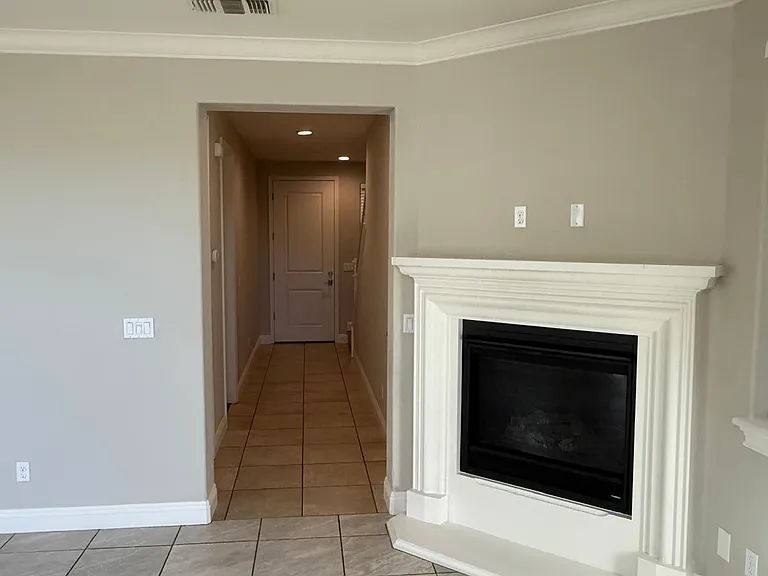 573 Addison Ct — Photo 18