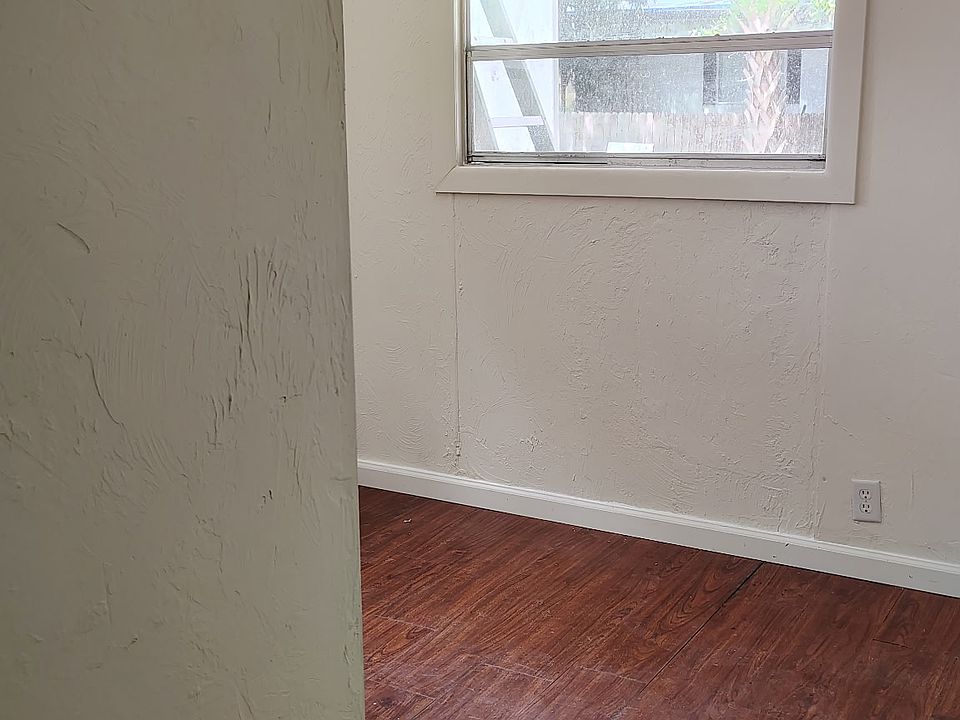 1st image of 105A Ruby Ave
