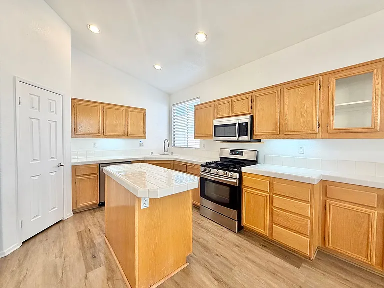 26805 China Dr — Photo 15