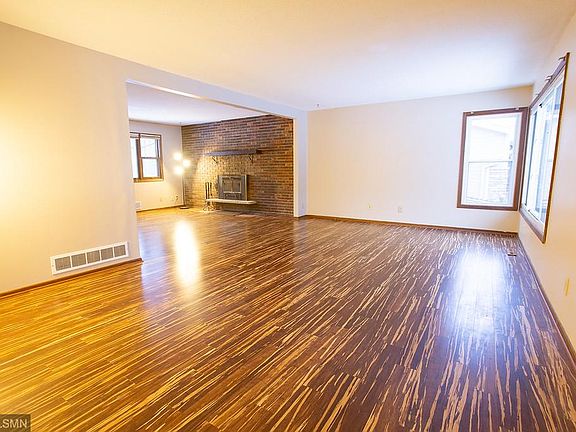 5th image of 4494 Oak Leaf Dr