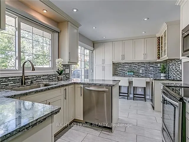 273 Kenwood Ave — Photo 8