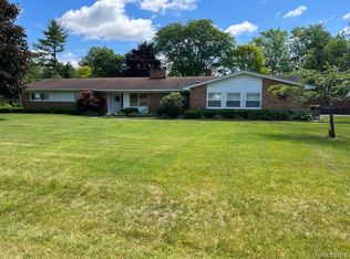 1643 Ledbury Dr, Bloomfield Hills, MI 48304